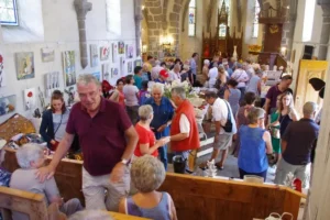 Visiteurs exposition chapelle de Belinay